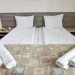 Hotel Grand Oasis