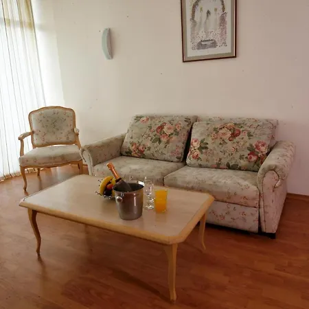 Grand Oasis Hotel