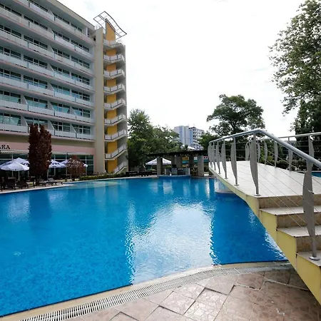 Hotel Grand Oasis