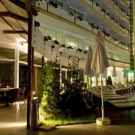 Grand Oasis Hotel