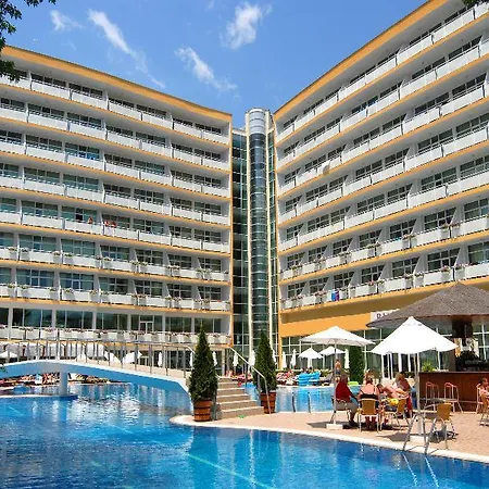 Grand Oasis