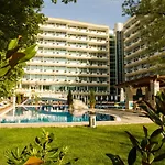 Grand Oasis Hotel
