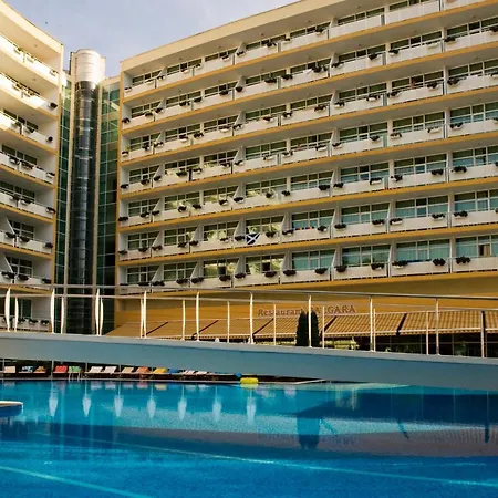 Grand Oasis