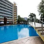 מלון Grand Oasis
