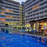 מלון Grand Oasis