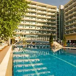Grand Oasis מלון 4*