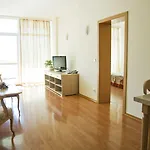 מלון Grand Oasis 4*