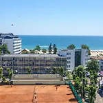 Grand Oasis מלון 4*