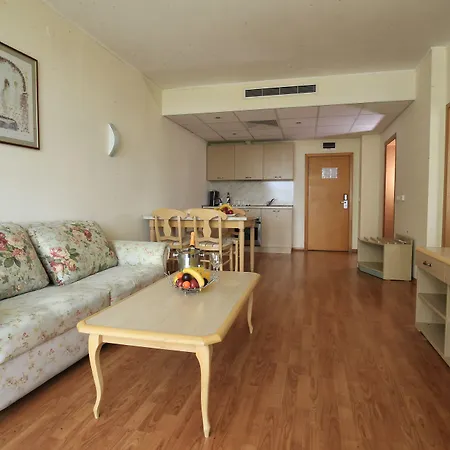 Grand Oasis فندق